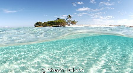Pigeon Cay, Roatan. by Shawn Jackson 