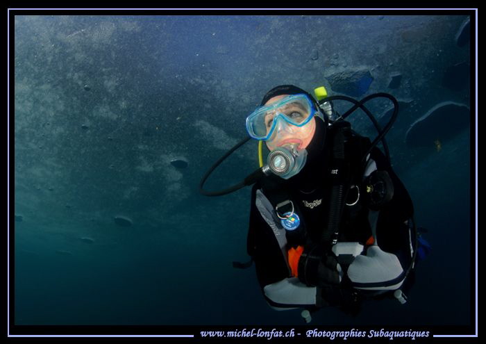 This w-end under the ice dive... :O)... by Michel Lonfat 