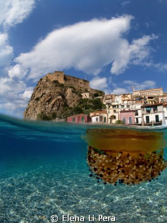 La foto raffigura il bellissimo castello di Scilla (RC) e... by Elena Li Pera 