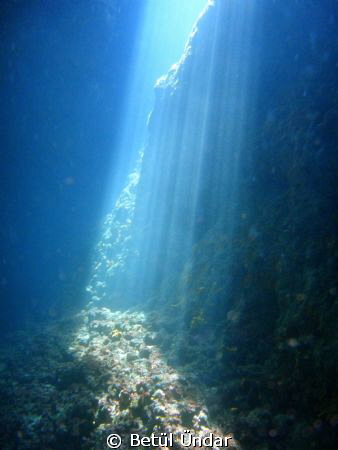bedroom @ Cesme-İzmir
unfortunaltely water isn't clear..... by Betül Ündar 