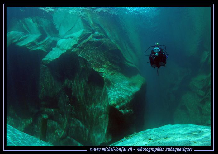 My wife diving the Verzasca river... Que du bonheur.. :O)... by Michel Lonfat 