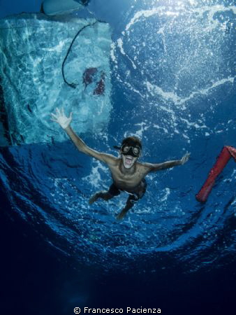 The underwater scream by Francesco Pacienza 