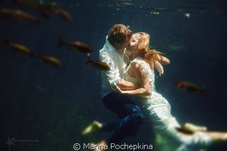 underwater trash the dress in mexican cenotes by Marina Pochepkina 