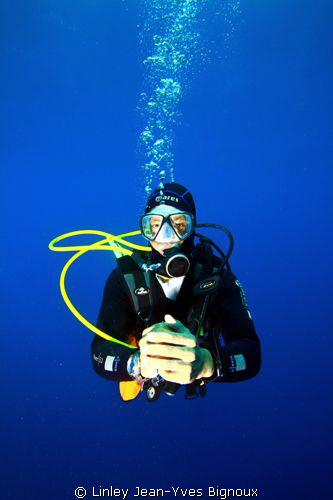 Diver atfter a great deep dive to max 52 metres on a deco... by Linley Jean-Yves Bignoux 