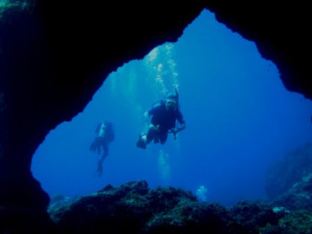 Los Cuevas @ Isla Desecheo, PR. by John Thompson 