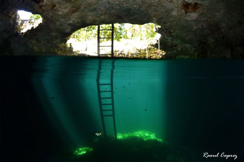 Light show in the Calavera cenote by Raoul Caprez 