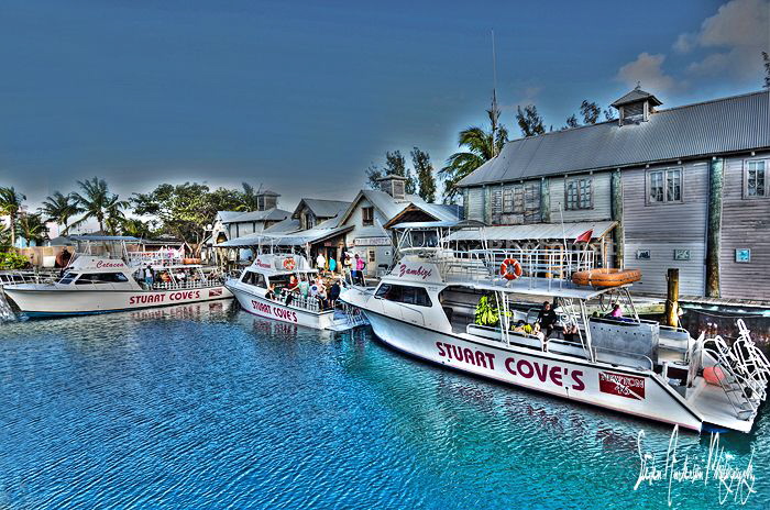 A great morning in Nassau at Stuart Coves ....Captains st... by Steven Anderson 