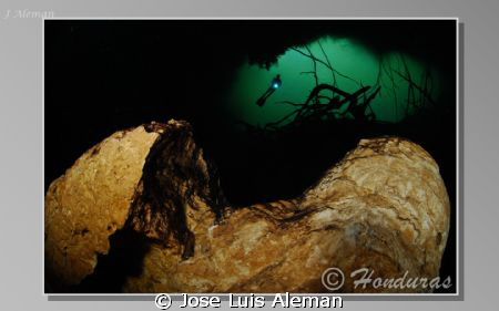 cenote car wash
nikon d60, nikon 10.5 wide angle by Jose Luis Aleman 