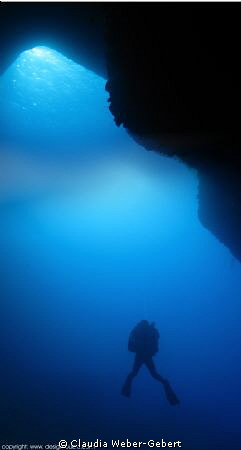 silhouettes...
Billingshurst cave - ambient light by Claudia Weber-Gebert 