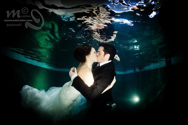 THE KISS
wedding photography in the pool by Mona Dienhart 