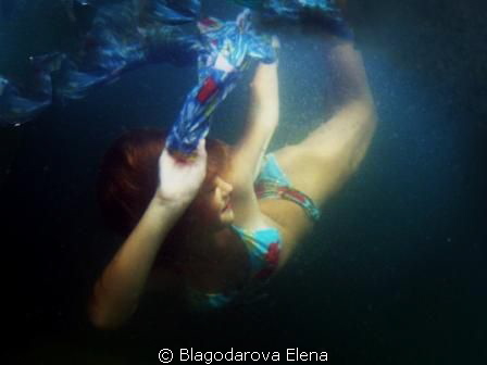 Yang lady want to be a  beautiful even in the muddy water by Blagodarova Elena 
