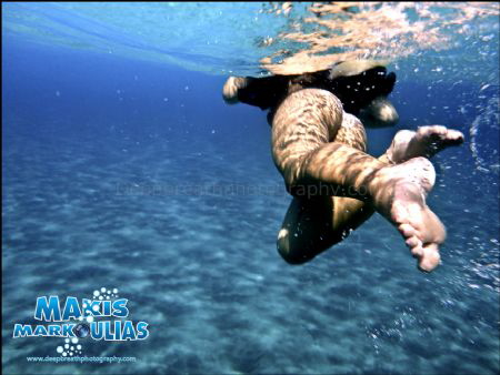 Girl - Sony Compact Camera - Sony Housing - Fantasea fish... by Makis Markoulias 