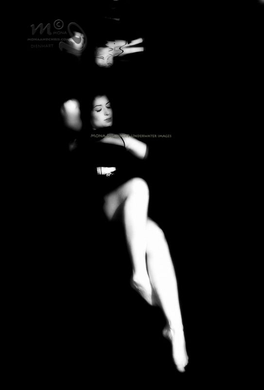 LADY IN BLACK
converted into IR
Model : Isa by Mona Dienhart 
