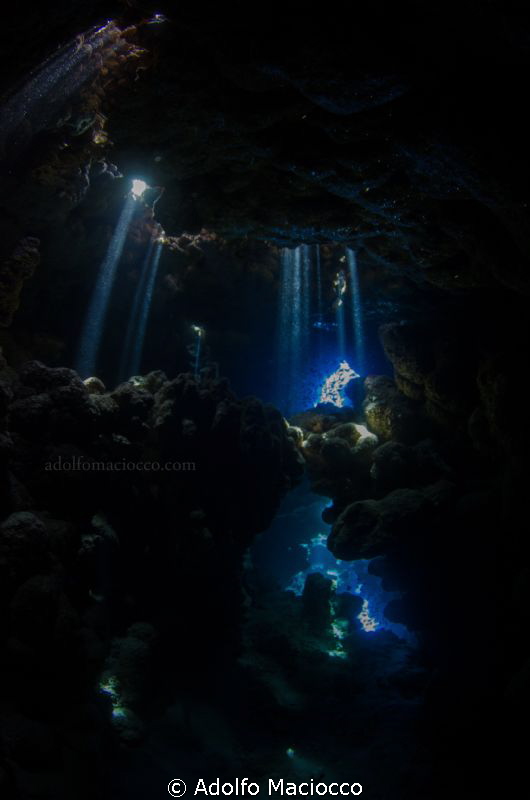 Playing with lightrays @ Jackfish alley (Ras Mohamed Nati... by Adolfo Maciocco 