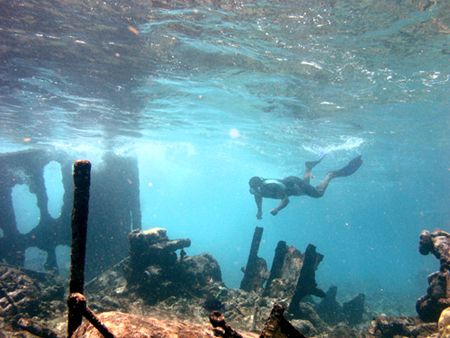Snorkeling a wreck in the shallows of The Southern Belize... by Martin Spragg 