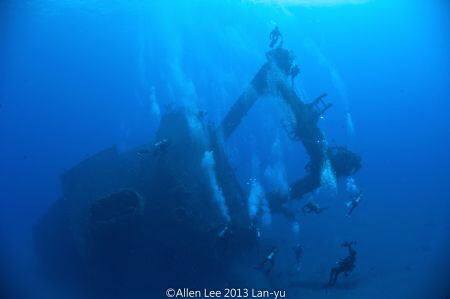 Boat wreck,Orchid Island(Lanyu),Taiwan. by Allen Lee 