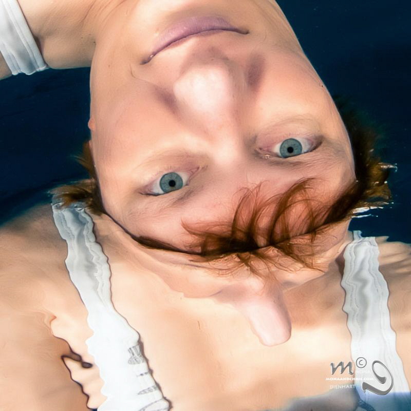 Me, myself & I!
Self-portrait taken in the pool by Mona Dienhart 