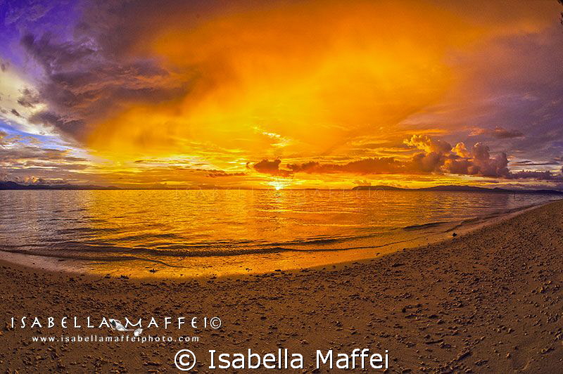 "THE WAI'S LIGHT"
Indonesia, Raja Ampat by Isabella Maffei 