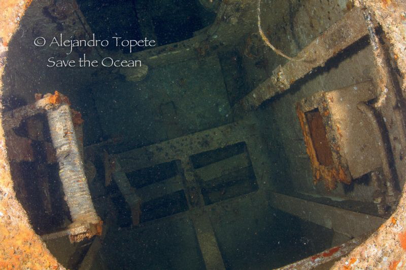 Wreck C-59, La Paz Mexico by Alejandro Topete 