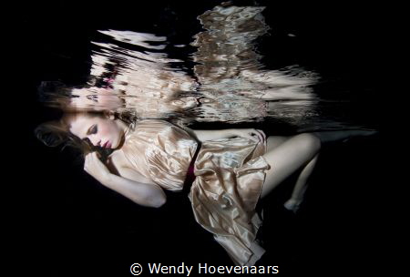 Model underwater by Wendy Hoevenaars 