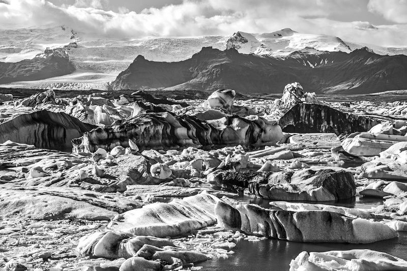 Jökulsárlón glacier in B&W (iceland) by Mathieu Foulquié 