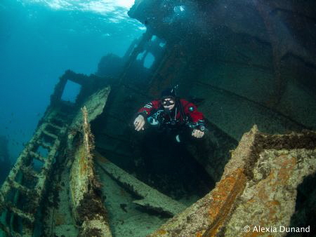 Telamon Wreck and Diver by Alexia Dunand 