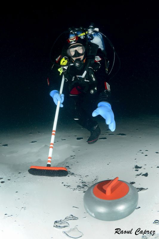 Curling under the ice III
(picture upside down) by Raoul Caprez 