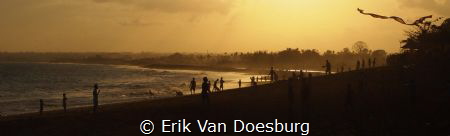 Far away from the tourist traps, local nightlife florishes by Erik Van Doesburg 