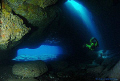 Modelo en cueva con entradas de luz, sacada en unos islotes que estan situados en el norte de Lanzarote.